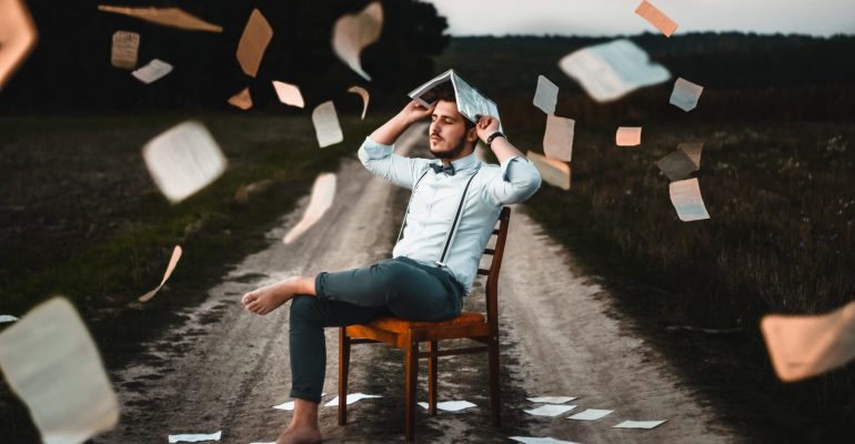 qualities of a great story-telling narrator - man-sits-on-chair